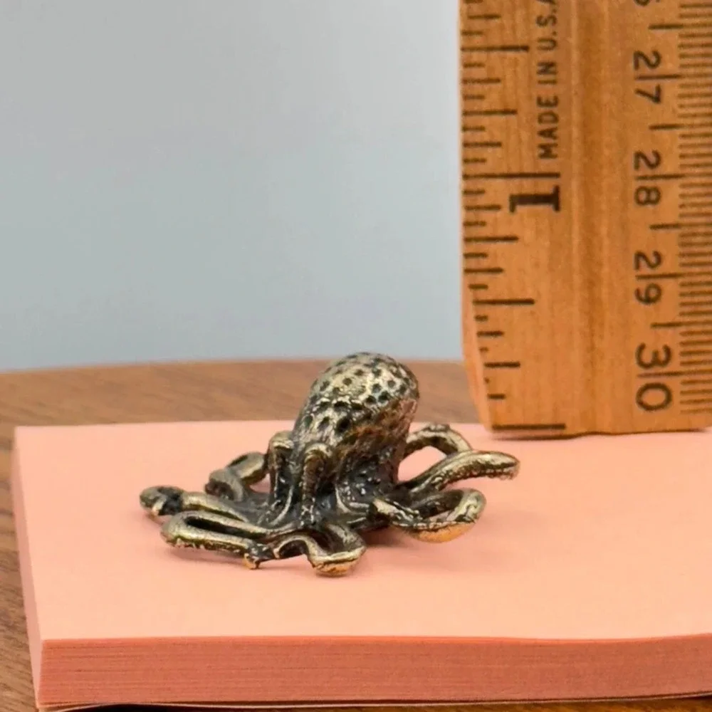BG1-Miniature brass metal octopus animal figurine